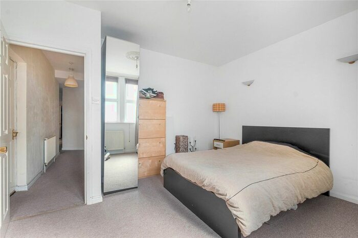 2 Bedroom Flat To Rent In Landor Road, London, SW9