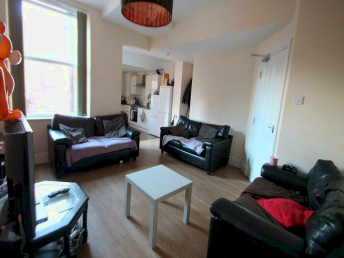 6 Bedroom House To Rent In Norwood Terrace, Leeds, LS6