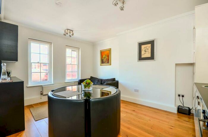 2 Bedroom Flat To Rent In Chalton Street, Euston, London, NW1