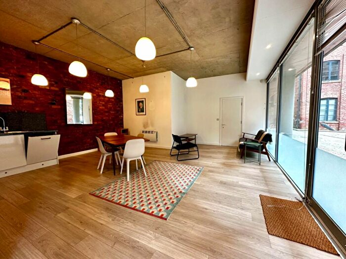 2 Bedroom Flat To Rent In Neptune Street, Leeds, West Yorkshire, Uk, LS9