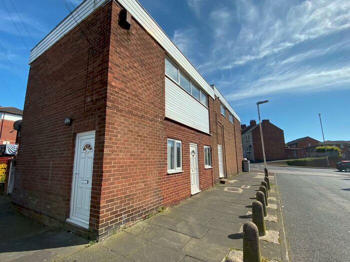 1 Bedroom Apartment To Rent In Fife Street, Deckham, NE8