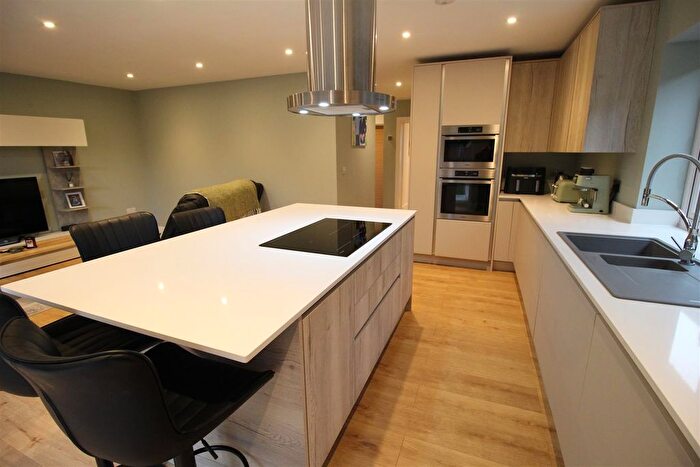 4 Bedroom Detached House For Sale In Beaufort Way, Ewell, Epsom, KT17