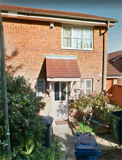 2 Bedroom Semi-Detached House To Rent In Boxworth Close, London, N12