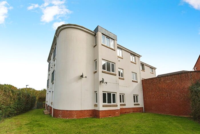 2 Bedroom Flat For Sale In Oakfields, Tiverton, EX16