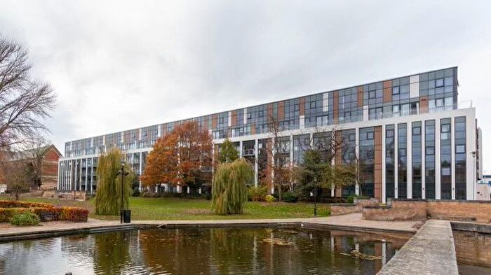 2 Bedroom Flat To Rent In Queens Dock Avenue, Hull, HU3