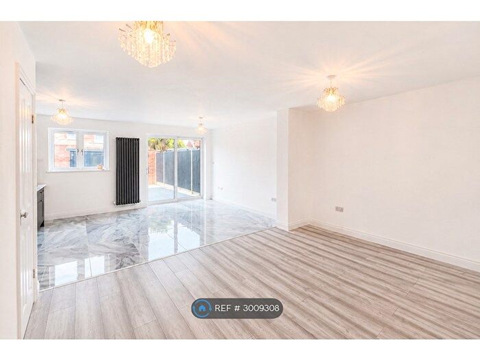8 Bedroom Semi-Detached House To Rent In Langdale Drive, Hayes, UB4