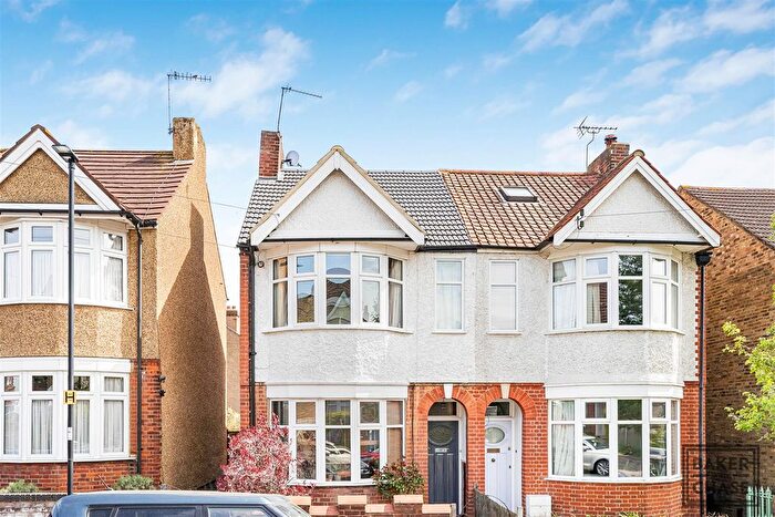 1 Bedroom Flat For Sale In Birkbeck Road, Enfield, EN2