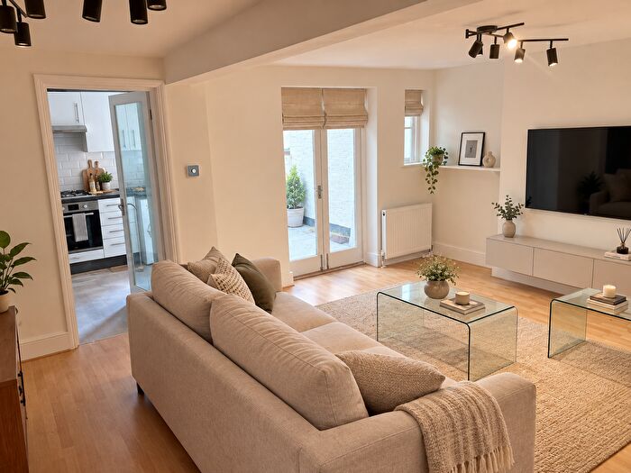 1 Bedroom Flat To Rent In Ladbroke Grove Portobello, London, W10