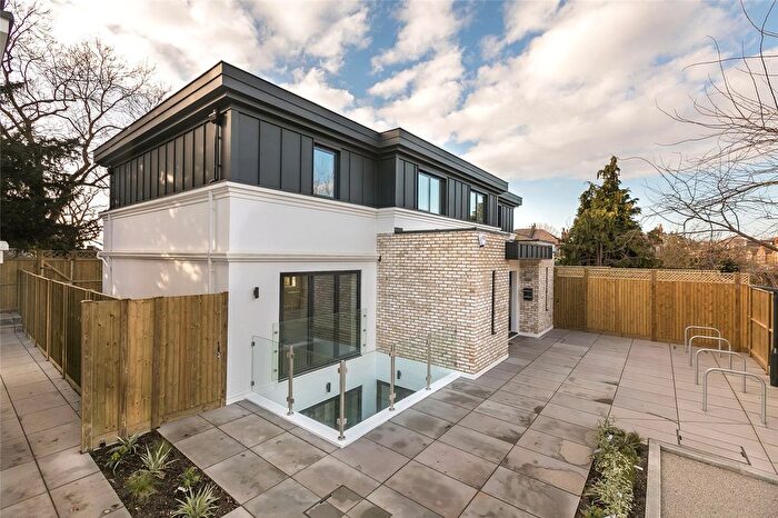 4 Bedroom Semi-Detached House To Rent In Treebank Gardens, Hanwell, Ealing, W7