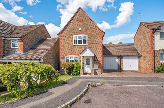 3 Bedroom Link Detached House For Sale In Wessex Close, Faringdon, Oxfordshire, SN7