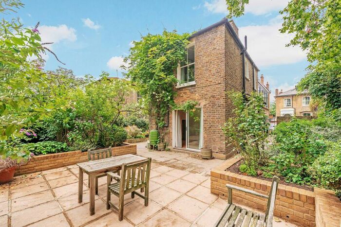 2 Bedroom Semi-Detached House To Rent In Hamilton Park West, Highbury, London, N5