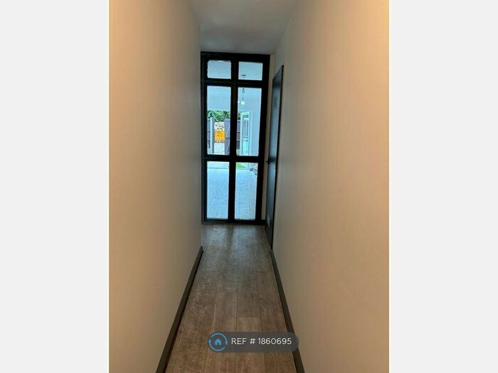 2 Bedroom Flat To Rent In Thomas Court, Dagenham, RM8