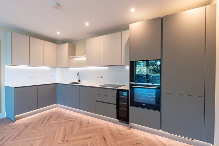 2 Bedroom Flat To Rent In Springfield Village, London, SW17