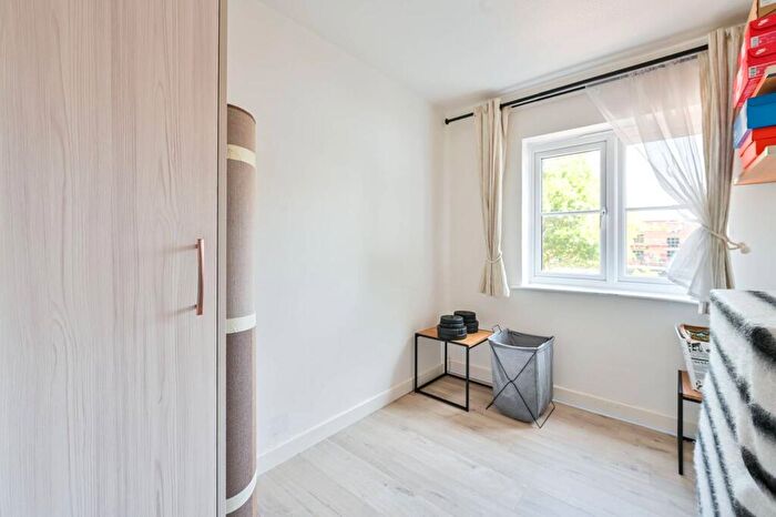 2 Bedroom Flat To Rent In Brunswick Quay, Rotherhithe, London, SE16