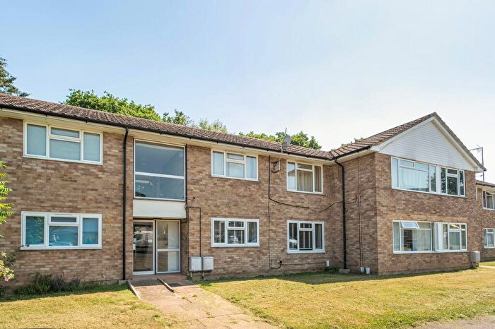 1 Bedroom Flat For Sale In Brookers Close, Ashtead, KT21