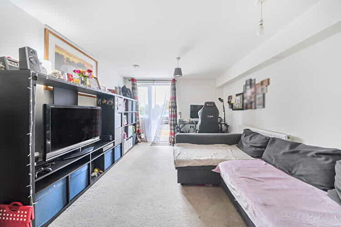 1 Bedroom Flat For Sale In Mollison Drive, Wallington, London, SM6