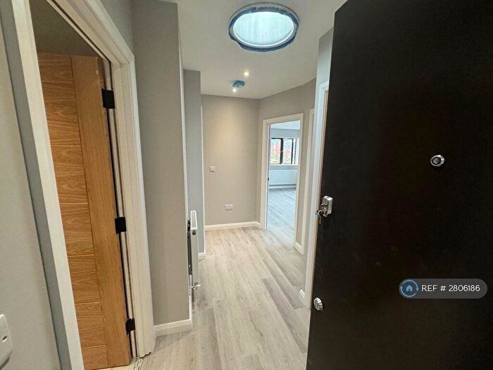 2 Bedroom Flat To Rent In Sheppard Grove, Eagle Farm South, Milton Keynes, MK17