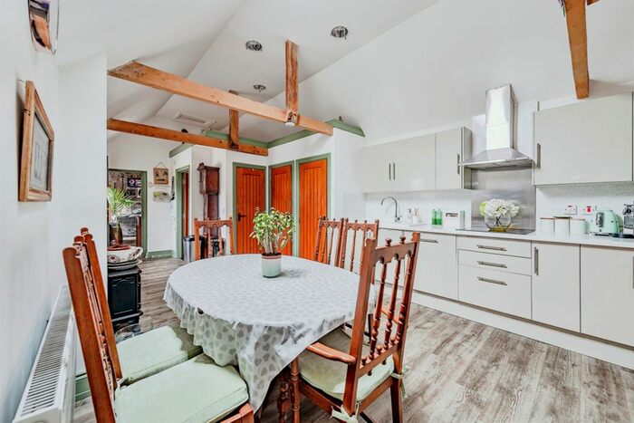 4 Bedroom Detached Bungalow For Sale In East Park Lane, Newchapel, Lingfield, RH7