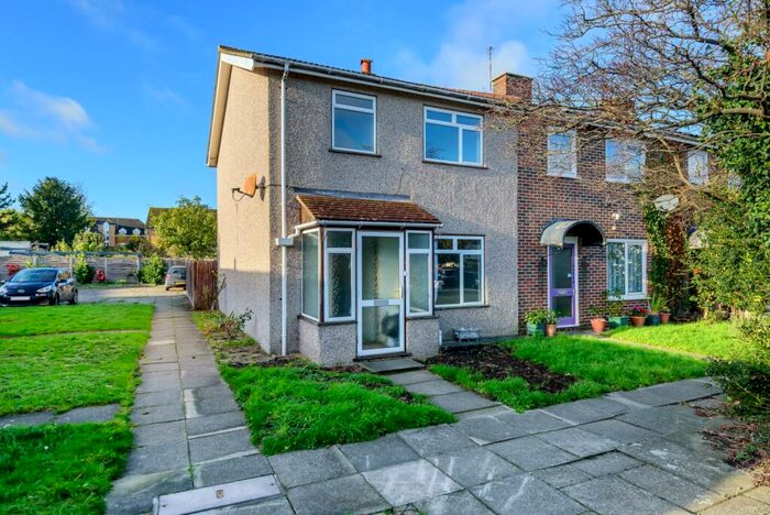 3 Bedroom End Of Terrace House To Rent In Brewery Road, BR2