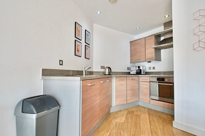 1 Bedroom Flat To Rent In Hunslet Road, Hunslet, Leeds, LS10