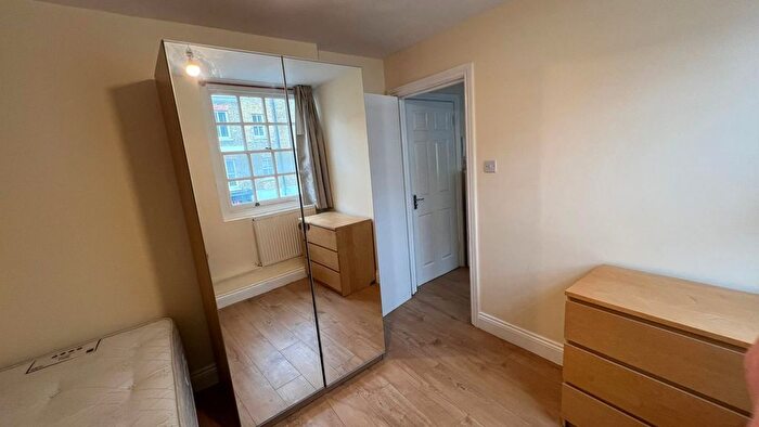 1 Bedroom Flat To Rent In Hammersmith Road, London, W14