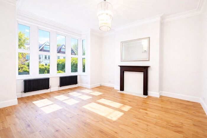 2 Bedroom Maisonette To Rent In Blenheim Gardens, Willesden, NW2