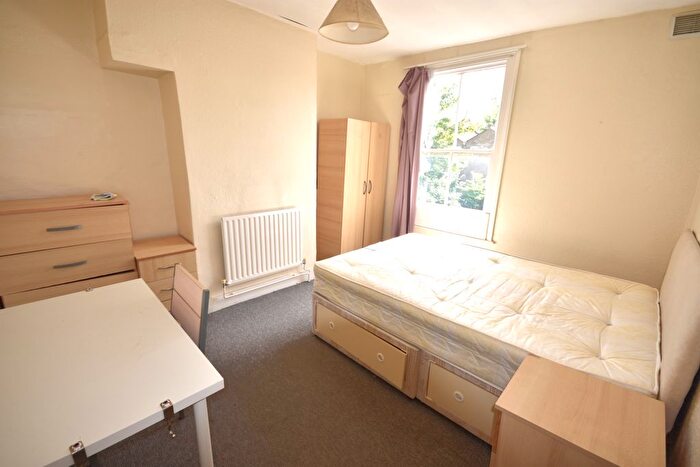 4 Bedroom Terraced House To Rent In Bancroft Road, Steney Green, E1