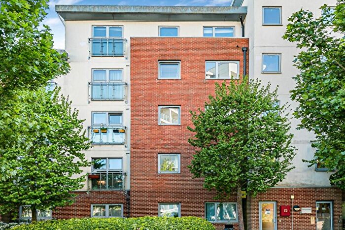 2 Bedroom Flat For Sale In Charrington Place, St. Albans, AL1
