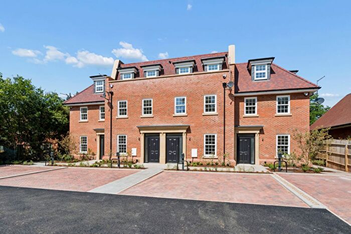 4 Bedroom End Of Terrace House For Sale In Amersham Road, Beaconsfield, HP9