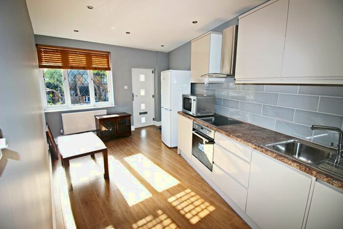 1 Bedroom Apartment To Rent In Michelham Down, Finchley, London, N12