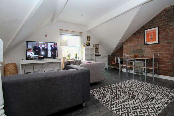 1 Bedroom Flat To Rent In Inglewood Terrace - Woodhouse, LS6