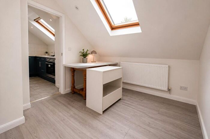 1 Bedroom Apartment To Rent In Whitehorse Lane, London, SE25
