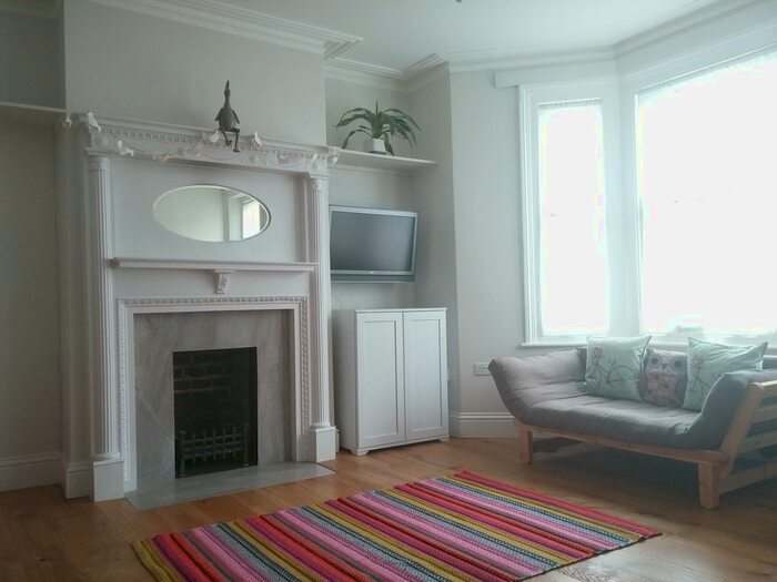 3 Bedroom Flat To Rent In Brook Drive, London, SE11