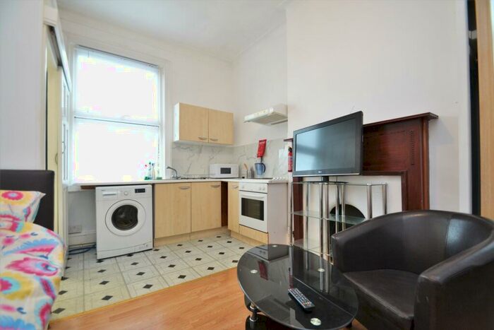 Flat To Rent In George Lane London, SE13