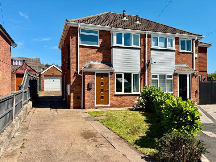 3 Bedroom Semi-Detached House For Sale In Stanford Close, Laceby, DN37