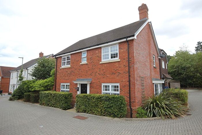 4 Bedroom Detached House For Sale In Runnymede Drive, Odiham, RG29