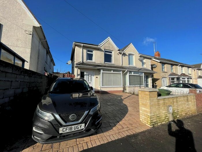3 Bedroom Semi-Detached House To Rent In Bedwellty Road, Cefn Fforest, NP12