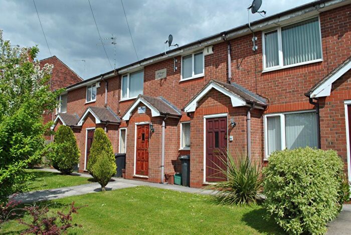 2 Bedroom Flat To Rent In St Georges Crescent, Walkden, M28