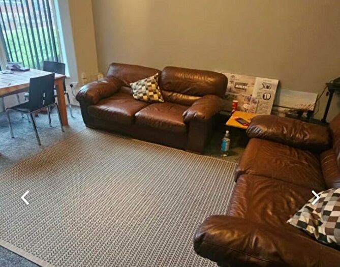 7 Bedroom Terraced House To Rent In Headingley Avenue, Leeds, West Yorkshire, LS6