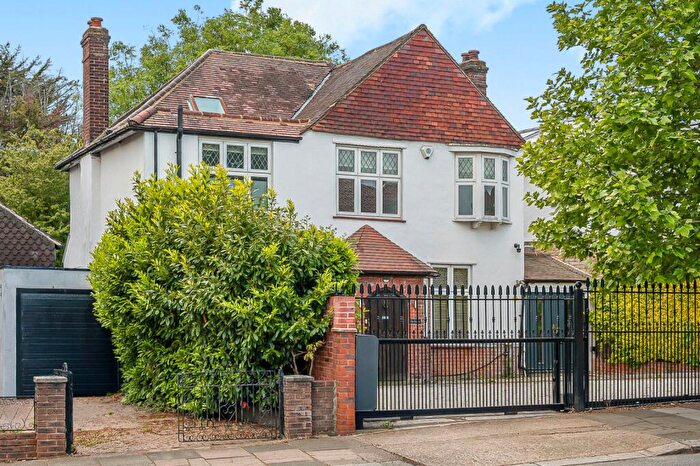 4 Bedroom Detached House To Rent In Winn Road, Canary Wharf, SE12