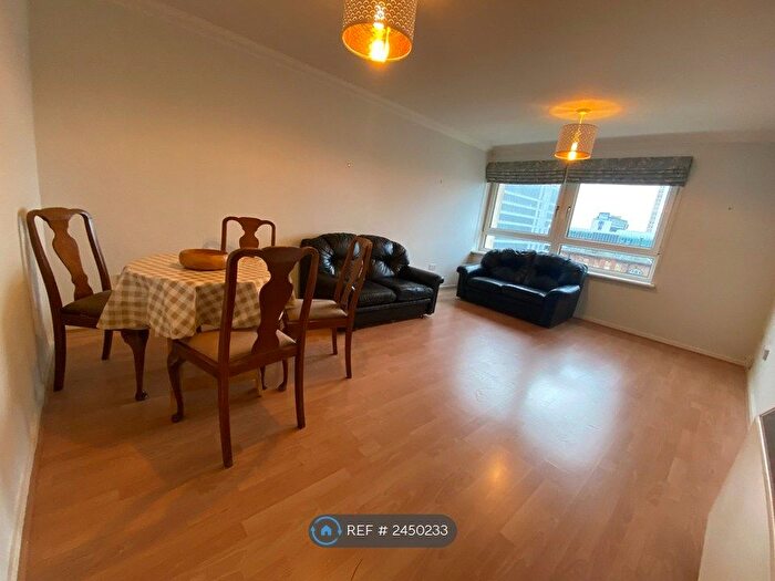 2 Bedroom Flat To Rent In Taylor Place, Glasgow, G4