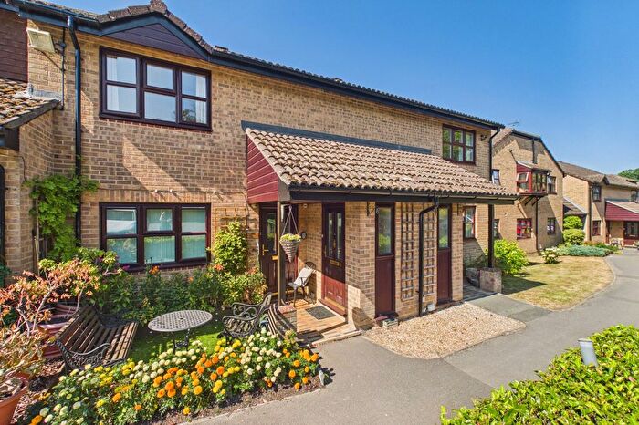 1 Bedroom Maisonette For Sale In Beechcroft Court, Crowthorne Road, Bracknell, Berkshire, RG12