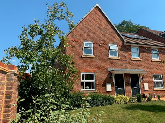 3 Bedroom Semi-Detached House To Rent In Newbury, Berkshire, RG14