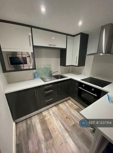 2 Bedroom Flat To Rent In Hamilton Court, Blackpool, FY1