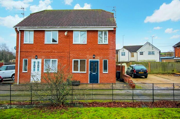 1 Bedroom Maisonette To Rent In Zoar Close, Wroughton, Swindon, SN4