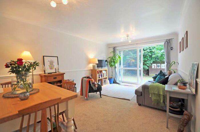2 Bedroom Maisonette Flat To Rent In Croxley Rise, Maidenhead, SL6