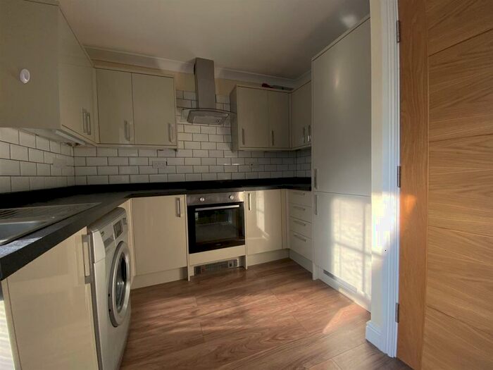 2 Bedroom Flat To Rent In Town Pier, Gravesend, Kent, DA11