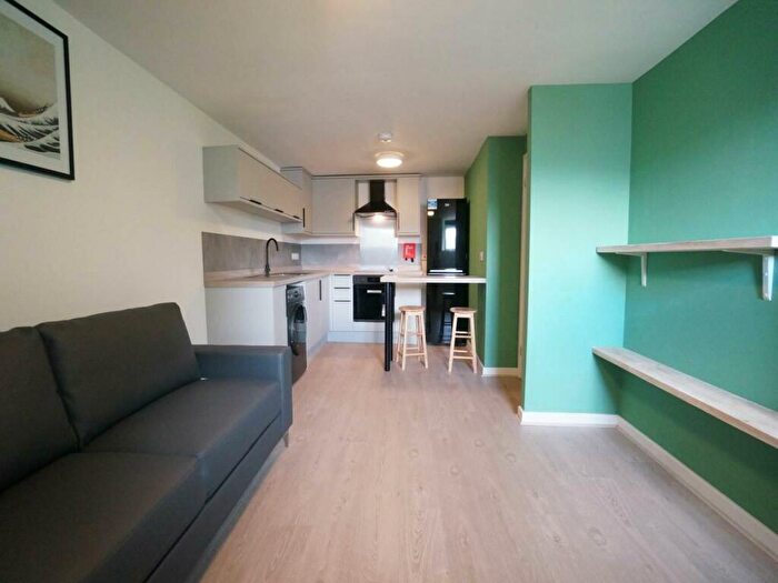 2 Bedroom Apartment To Rent In York Place, Bangor, LL57