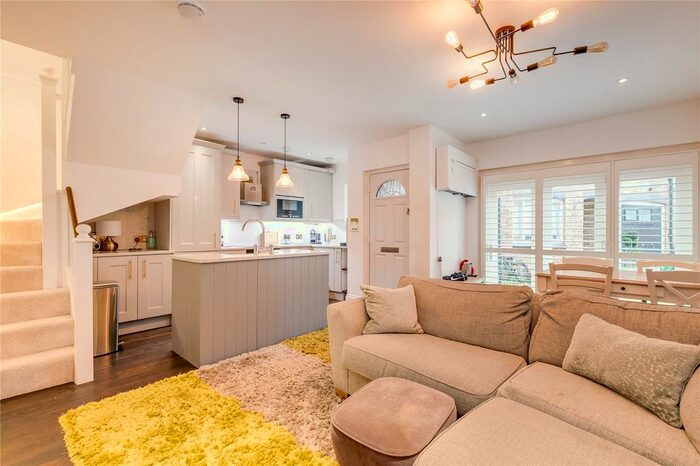 2 Bedroom Mews To Rent In Celbridge Mews, London W2