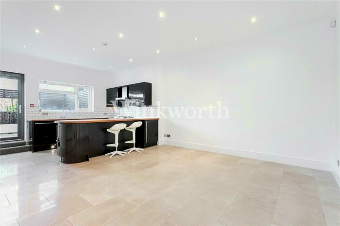 2 Bedroom Apartment To Rent In Portland Rise, London, N4